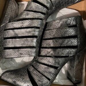 MICHAEL ANTONIO Pewter Snake Cutout Bootie!!